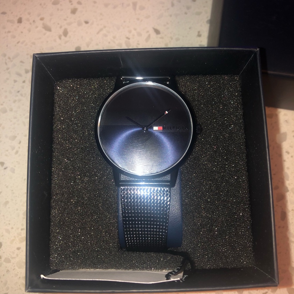 TOMMY HILFIGER WOMEN'S QUARTZ WATCH